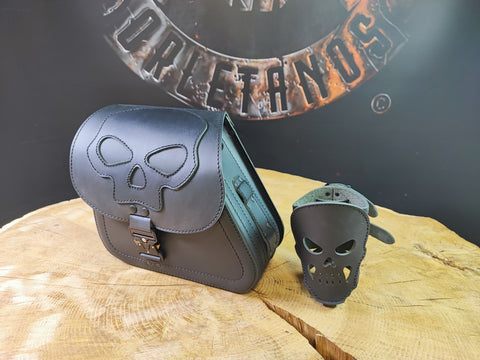 Dyna Skull Blackline Schwingentasche mit Flaschenhalter passend für Harley-Davidson Street Bob