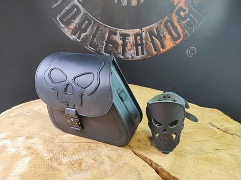 Sporty Skull Blackline Schwingentasche mit Flaschenhalter passend für Harley-Davidson Sportster