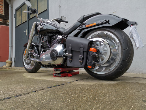 Hulk Schwarz Schwingentasche mit Flaschenhalter passend für Harley-Davidson Softail