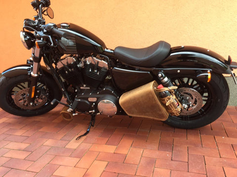 Clean Hellbraun Seitentasche mit Flaschenhalter passend für Harley-Davidson Sportster