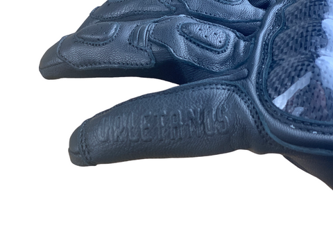 Carbon motorcycle gloves from Orletanos made of genuine leather
