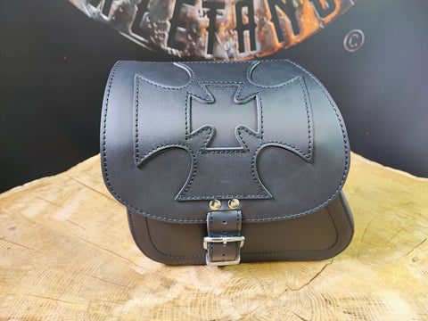 Sporty Maltese black swingarm bag with bottle holder suitable for Harley-Davidson Sportster