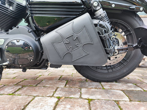 Clean Maltese Blackline side bag with bottle holder suitable for Harley-Davidson Sportster
