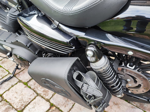 Diva Blackline side bag with bottle holder suitable for Harley-Davidson Sportster