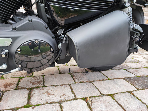 Clean Blackline side bag with bottle holder suitable for Harley-Davidson Sportster