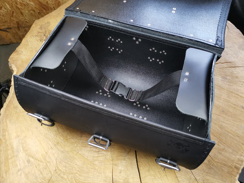 TITAN black luggage case 35L