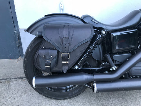 Dynamite black right side bag suitable for Harley Davidson Street Bob up to 2017