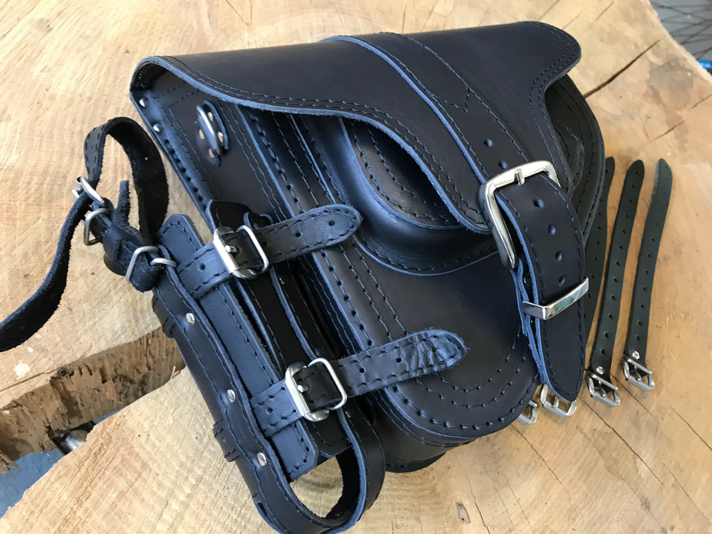 Hades schwarz + Halter bis 2017