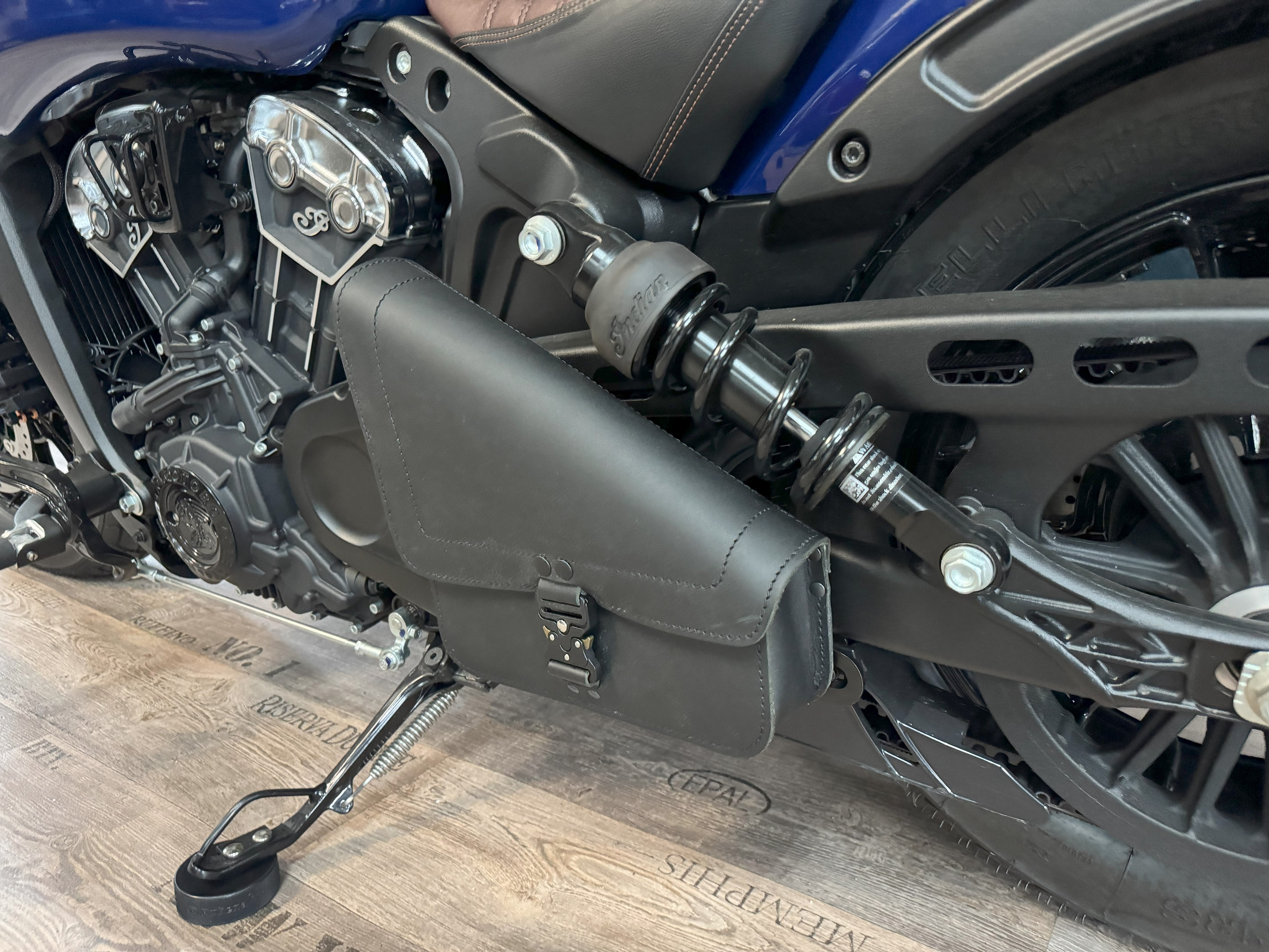 ANUK schwarz Schwingentasche inkl. Halter passend für Indian Scout