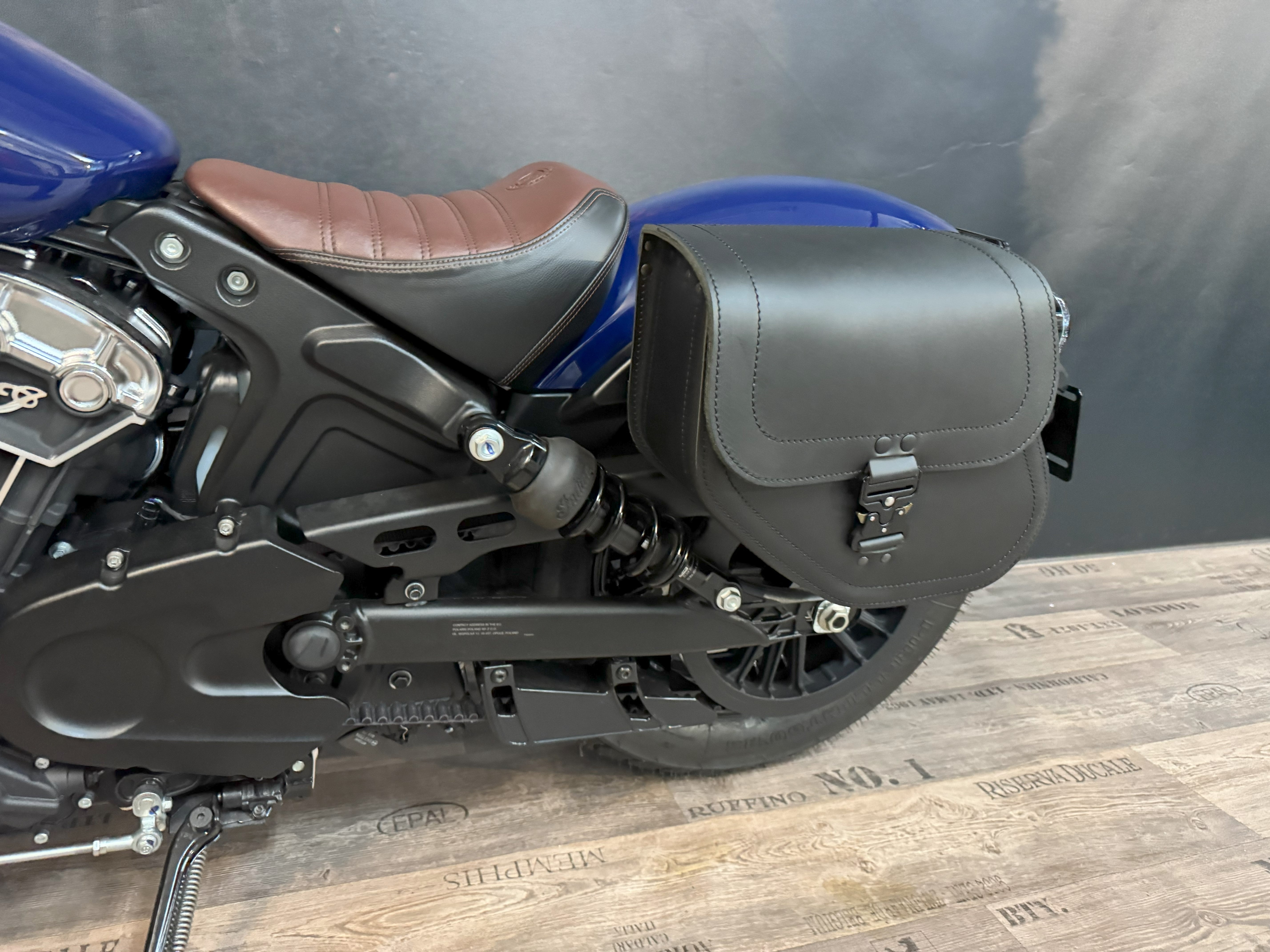 YUMA schwarz links Seitentasche passend für Indian Scout / Chief