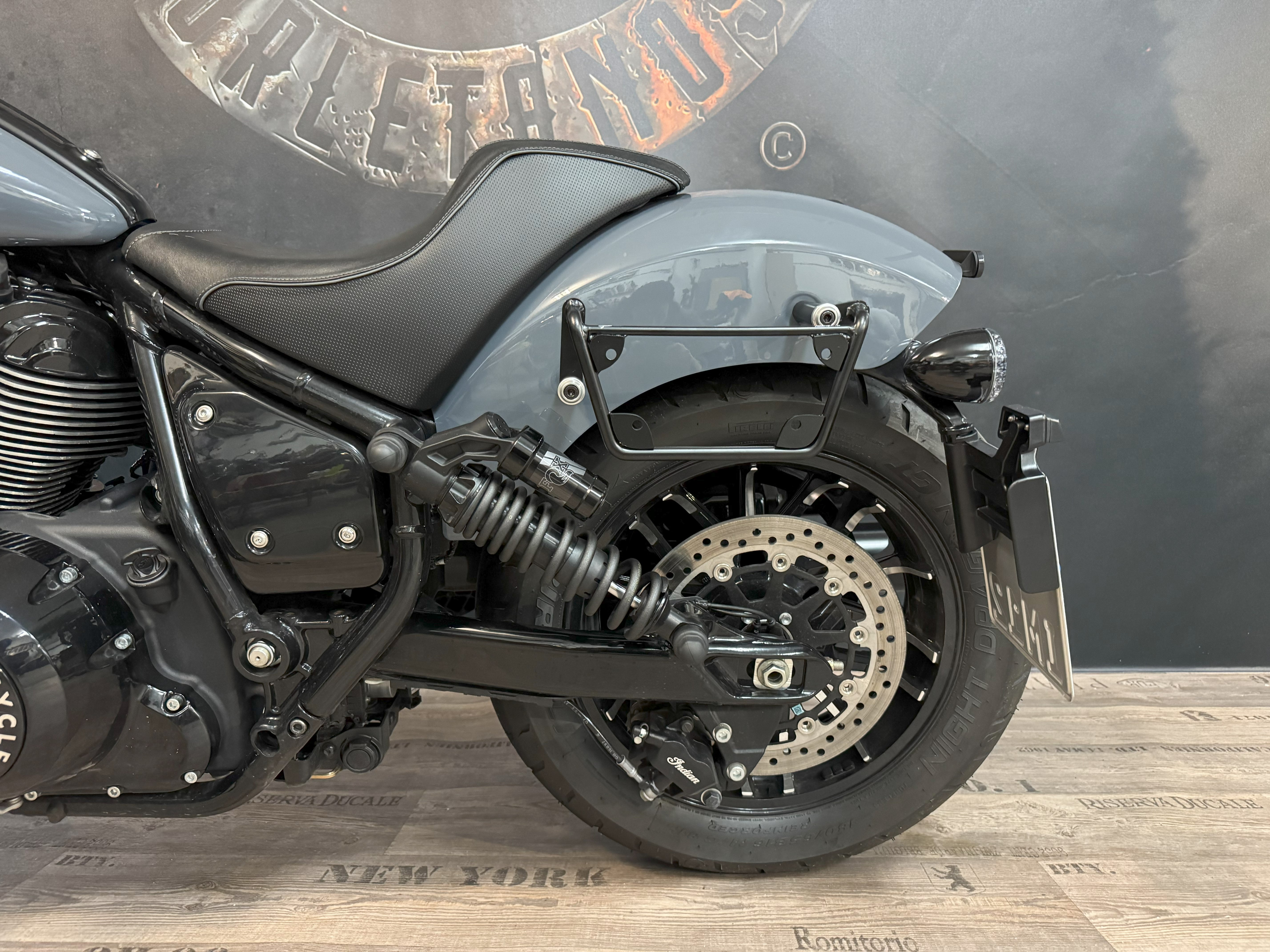 Taschenhalterung Chief XL – für Indian Chief (linke Seite)