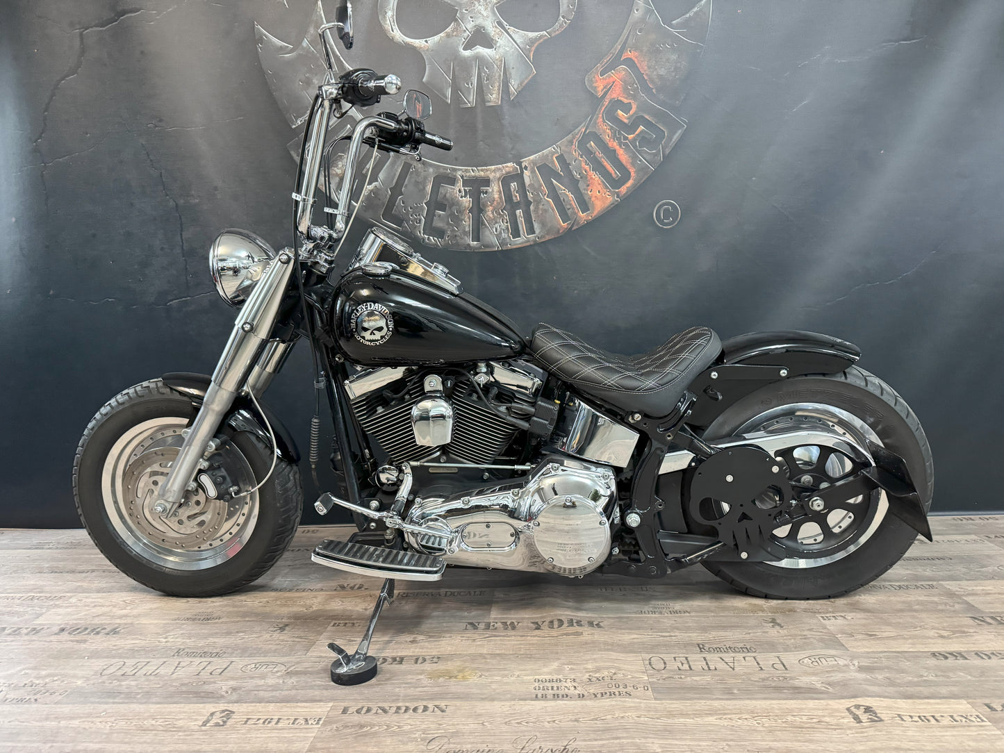 Diablo Malteser schwarz Schwingentasche Set + Schwingenhalter Softail bis 2017