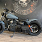 Dyna Skull Schwarz Schwingentasche mit Flaschenhalter passend für Harley-Davidson Street Bob