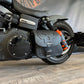 Dyna Skull Schwarz Schwingentasche mit Flaschenhalter passend für Harley-Davidson Street Bob