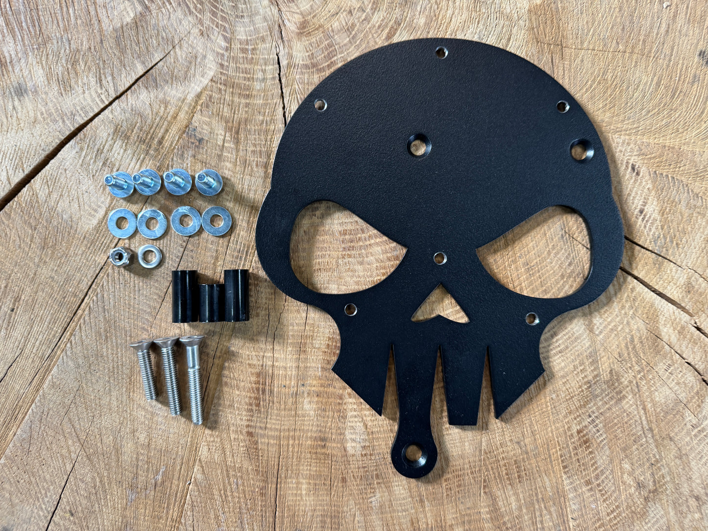 Diablo Malteser schwarz Schwingentasche Set + Schwingenhalter Softail bis 2017