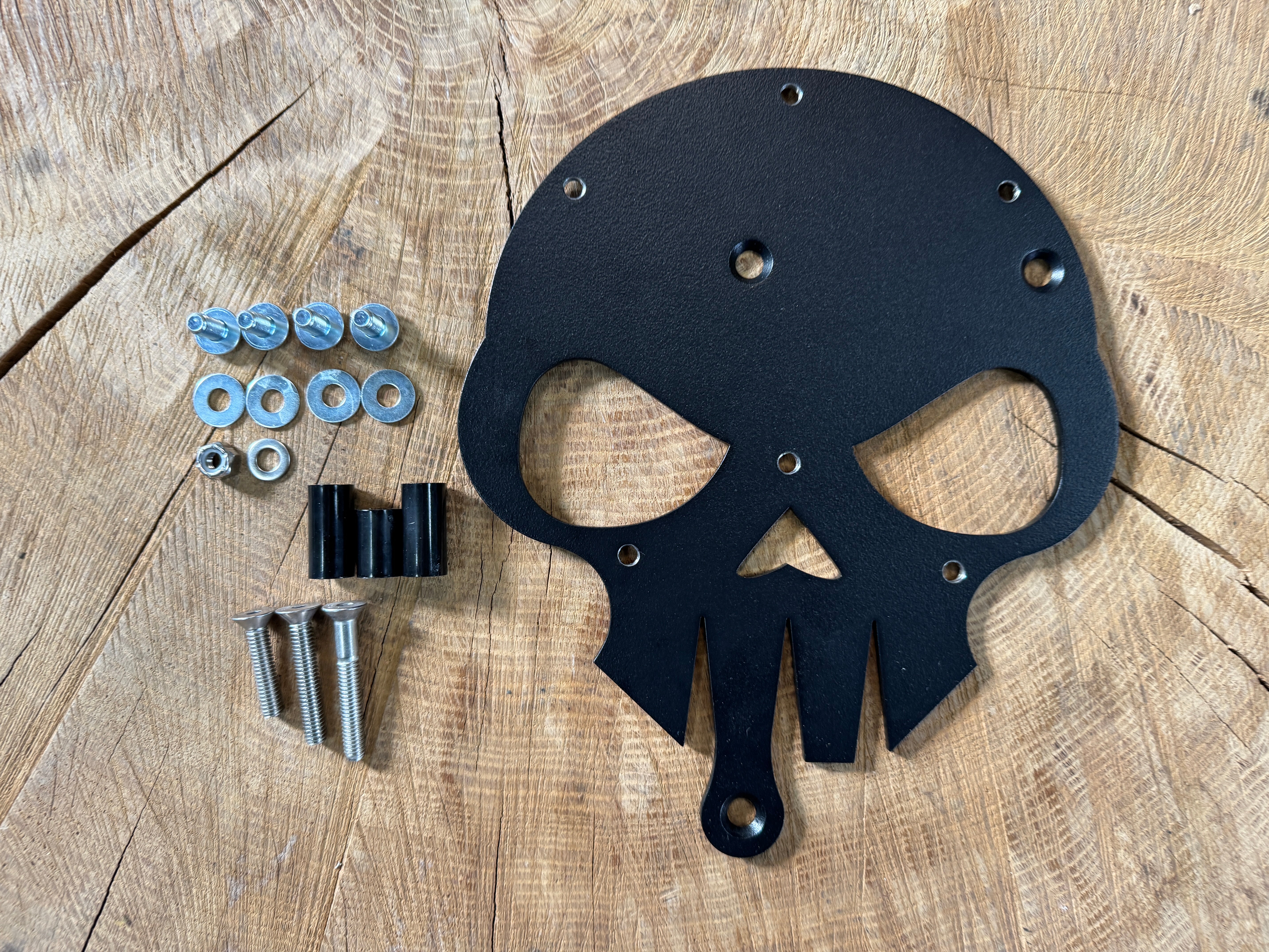 Diablo Skull schwarz Schwingentasche + Schwingenhalter Softail bis 2017