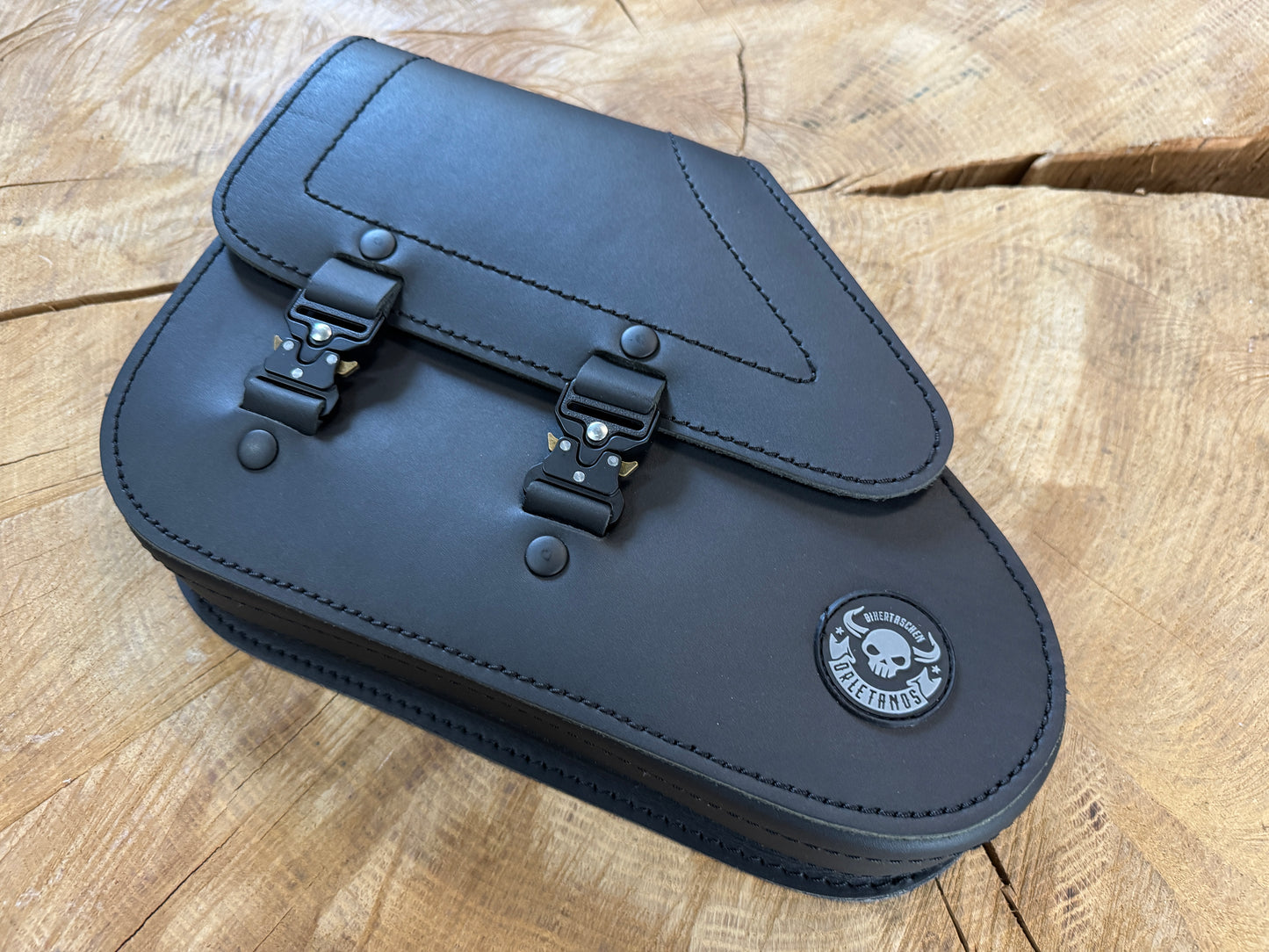 Manitou schwarz + Halter