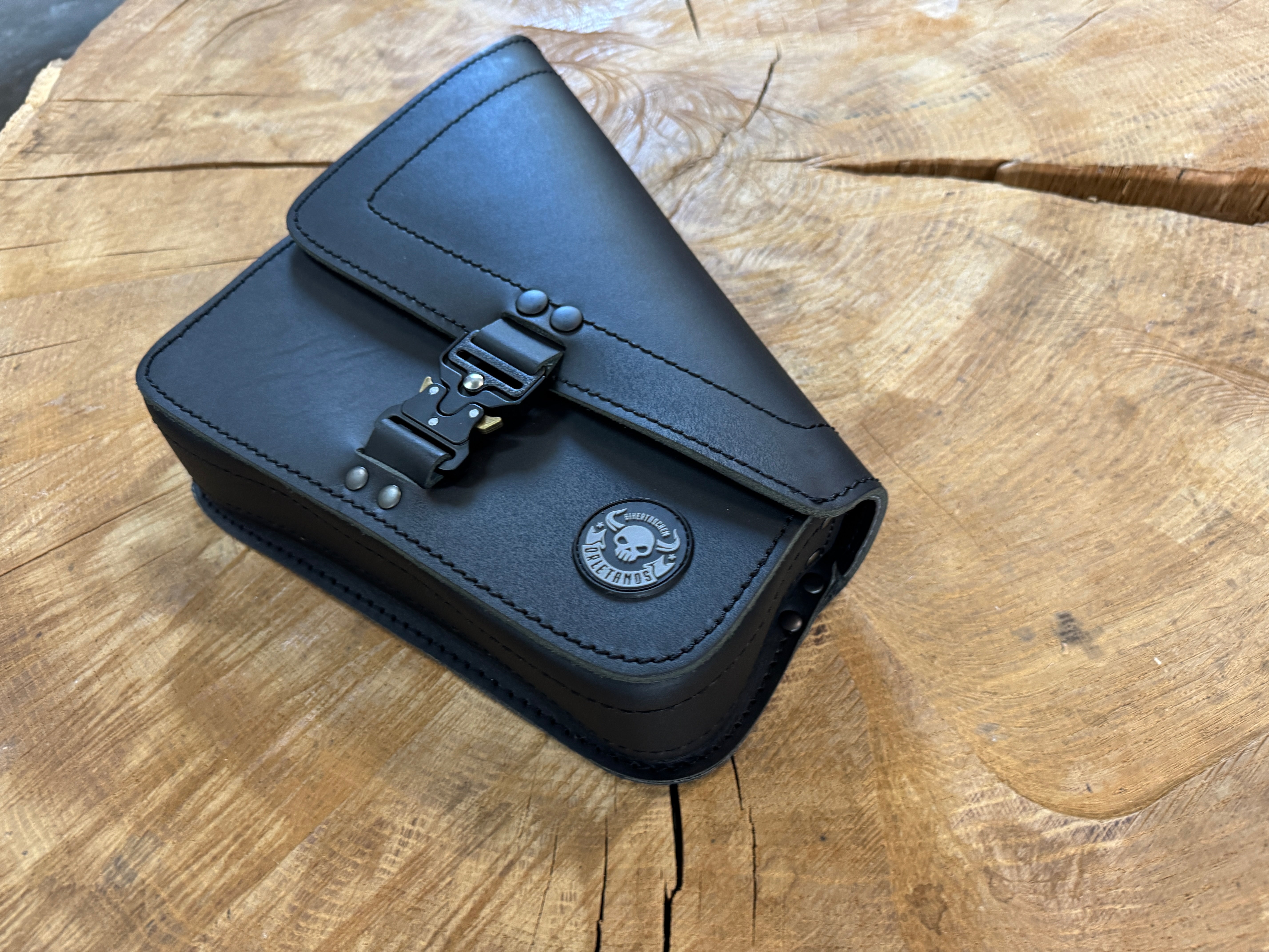 ANUK schwarz Schwingentasche inkl. Halter passend für Indian Scout