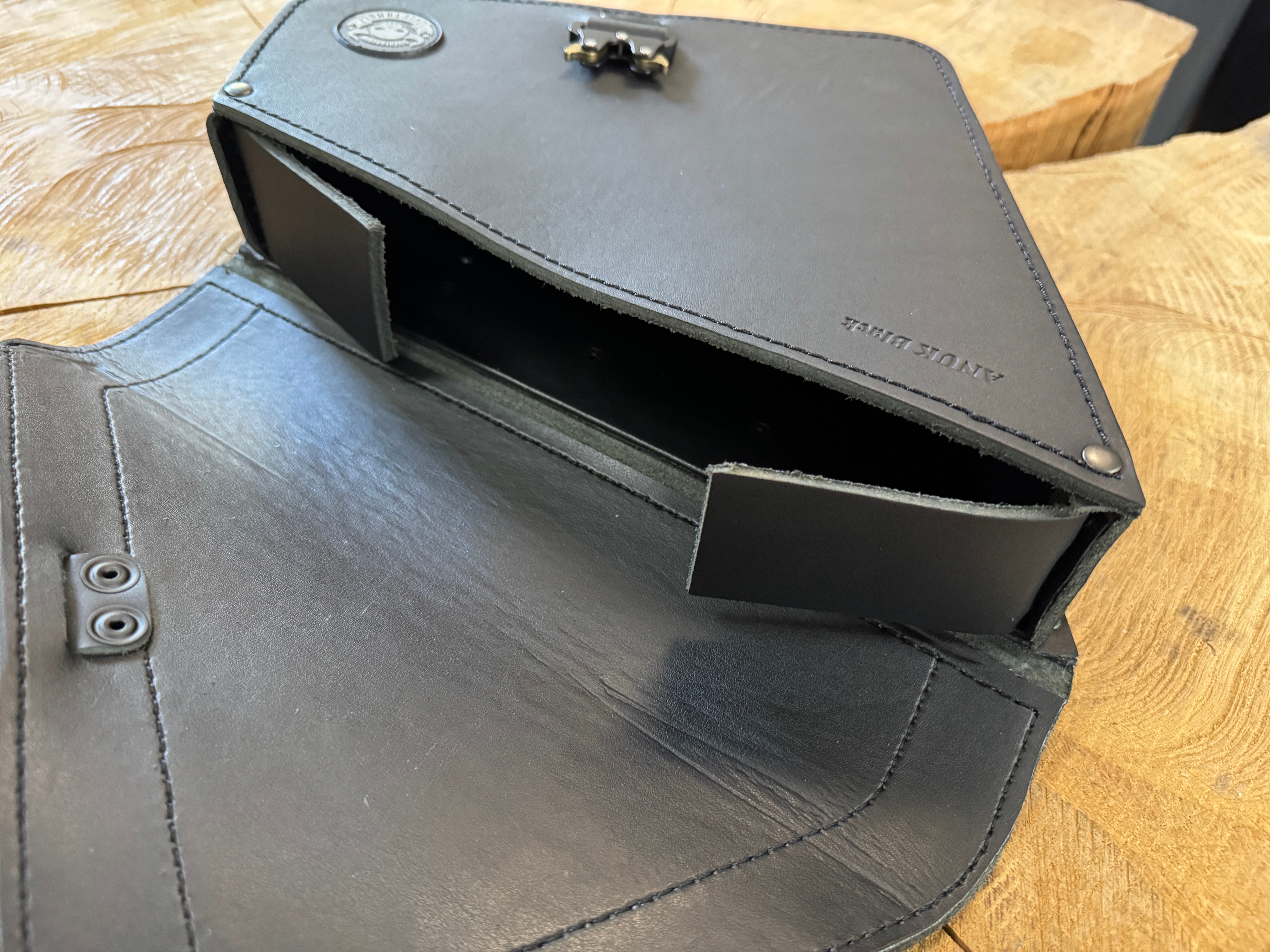 ANUK schwarz Schwingentasche inkl. Halter passend für Indian Scout