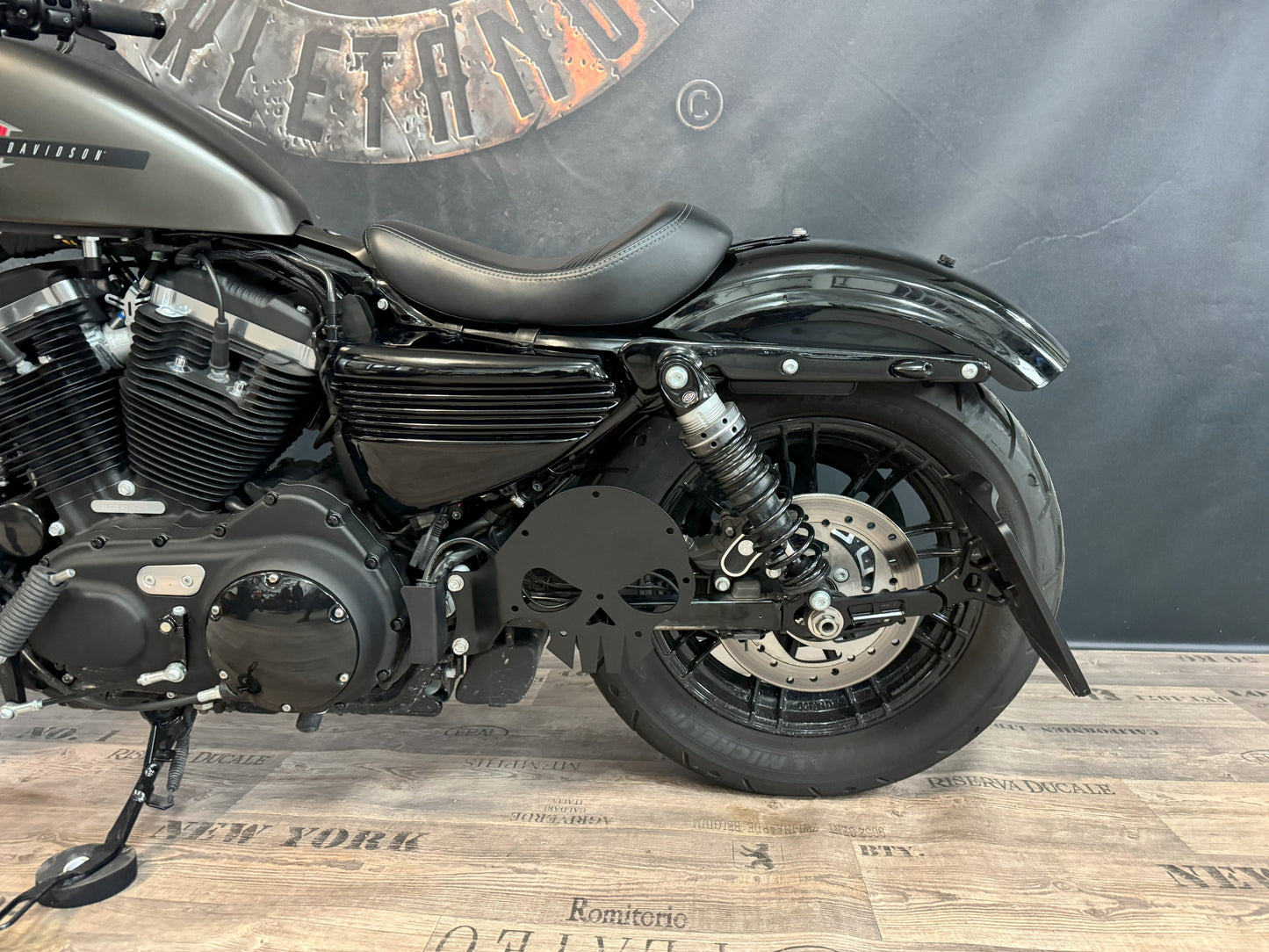 Seitentaschenhalter passend für Harley Davidson Sportster ab Bj. 2004 linke Seite