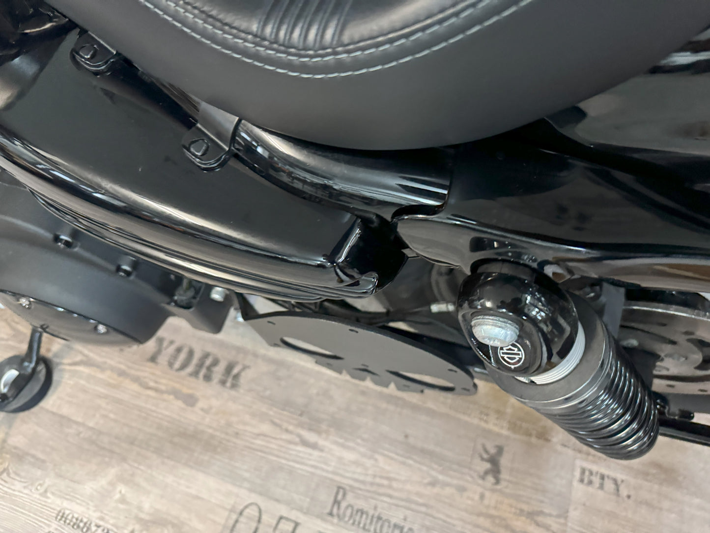 Seitentaschenhalter passend für Harley Davidson Sportster ab Bj. 2004 linke Seite