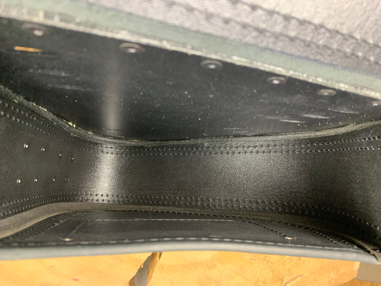 Diablo Malteser schwarz Schwingentasche Set + Schwingenhalter Softail bis 2017