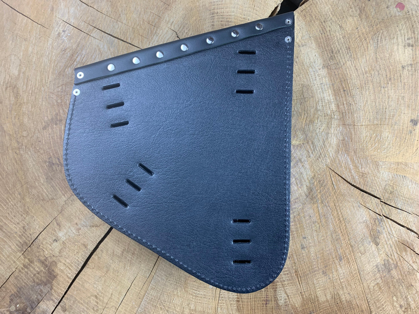 Diablo Malteser schwarz Schwingentasche Set + Schwingenhalter Softail bis 2017