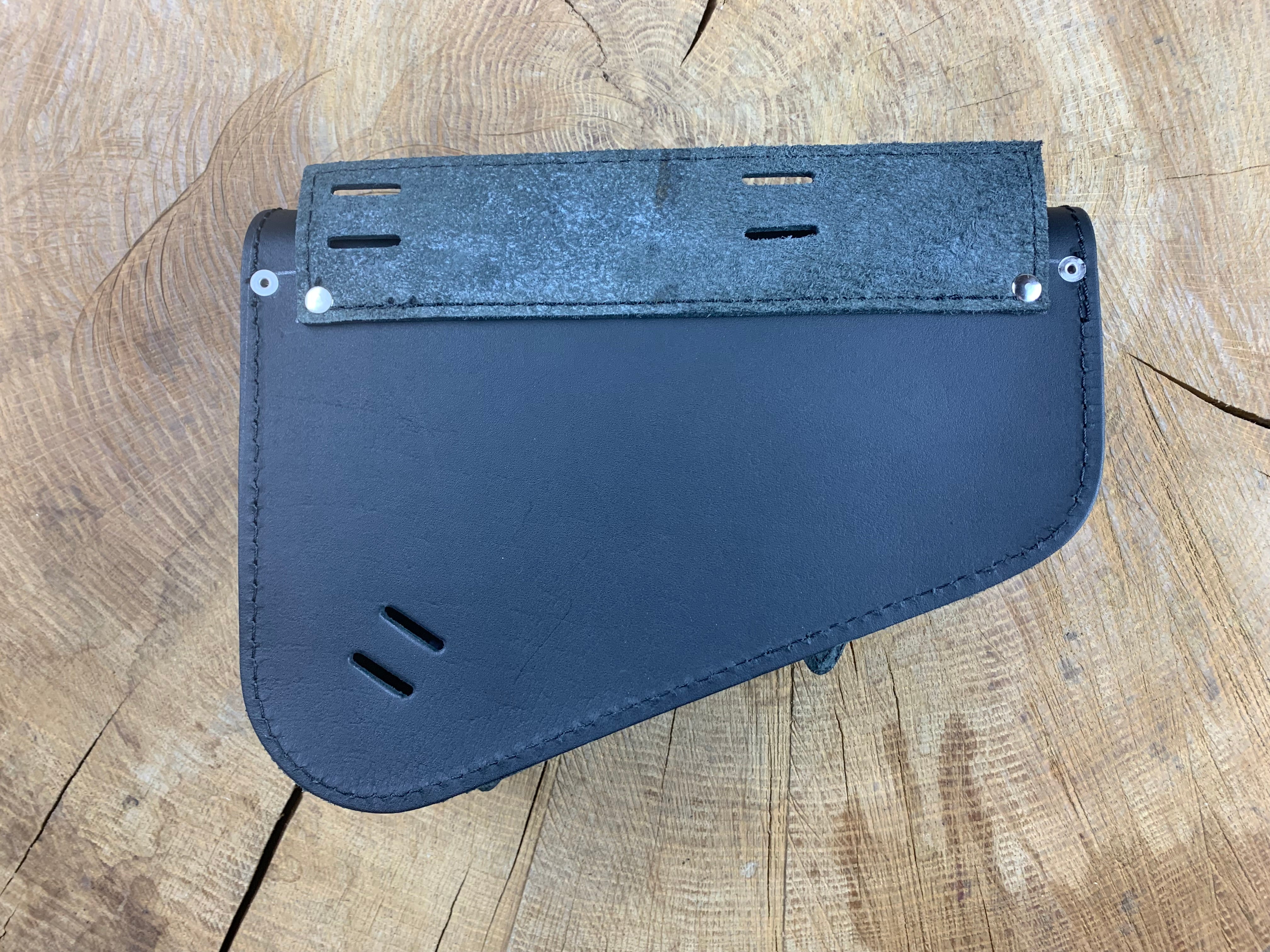 Medusa Schwarz links