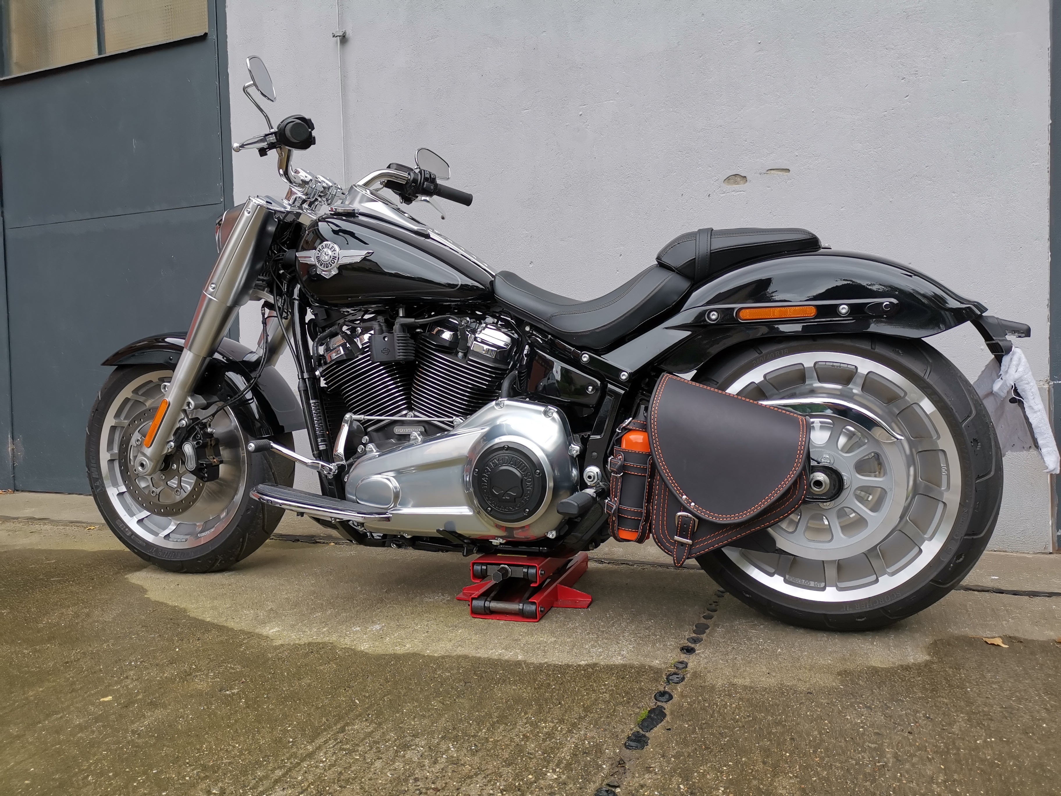 Diablo orange Schwingentasche + Schwingenhalter Softail ab 2018