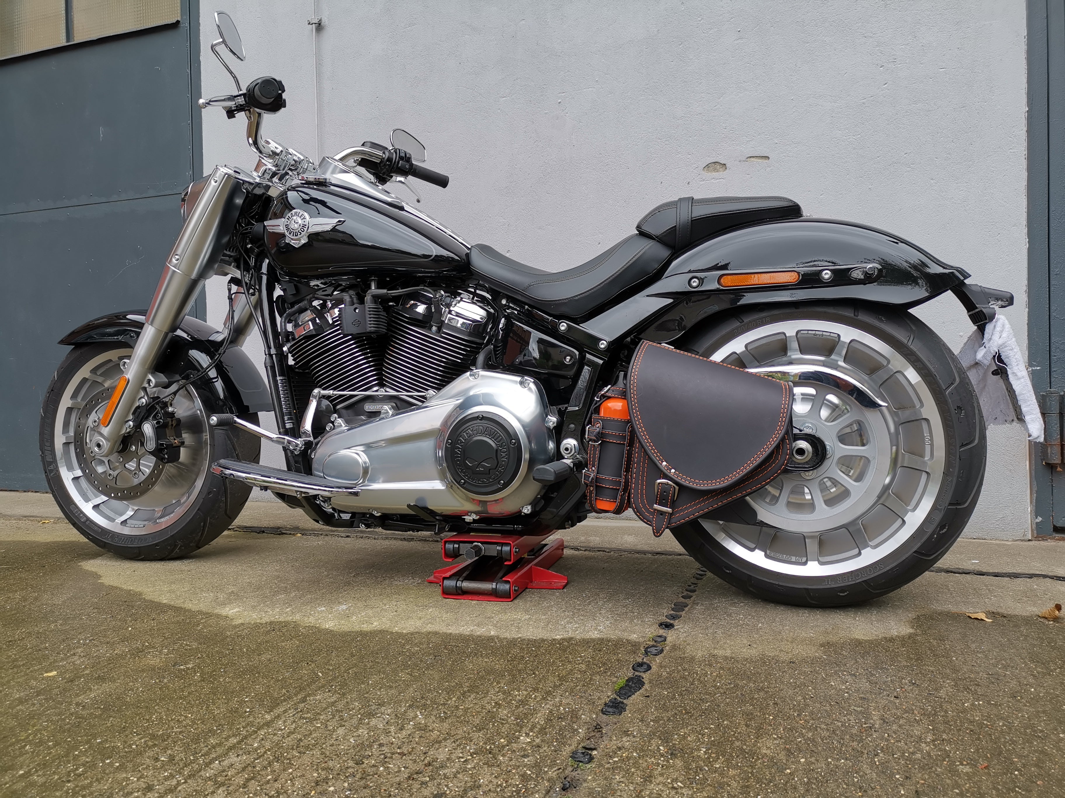 Diablo orange Schwingentasche + Schwingenhalter Softail bis 2017