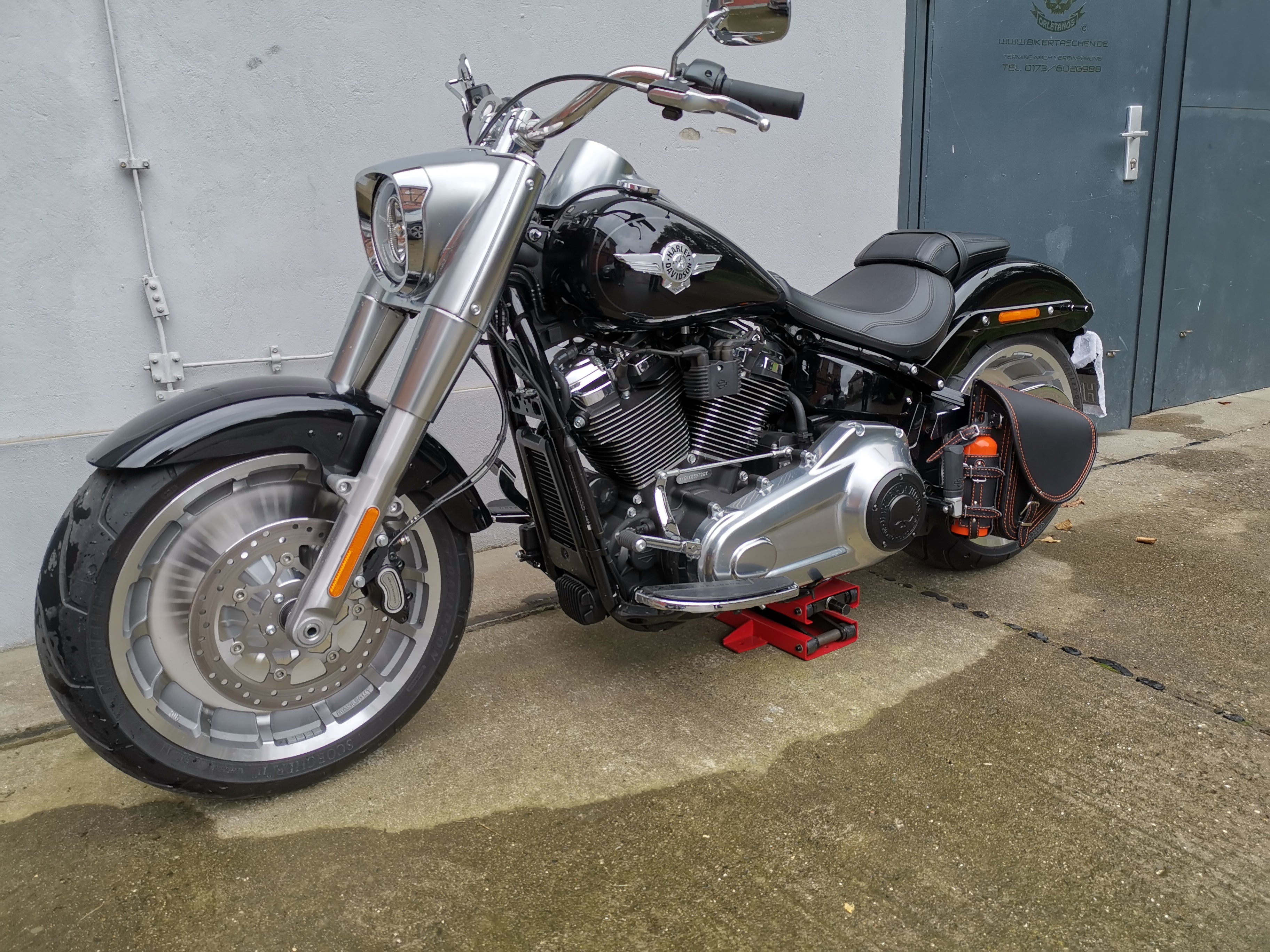 Diablo orange Schwingentasche + Schwingenhalter Softail ab 2018