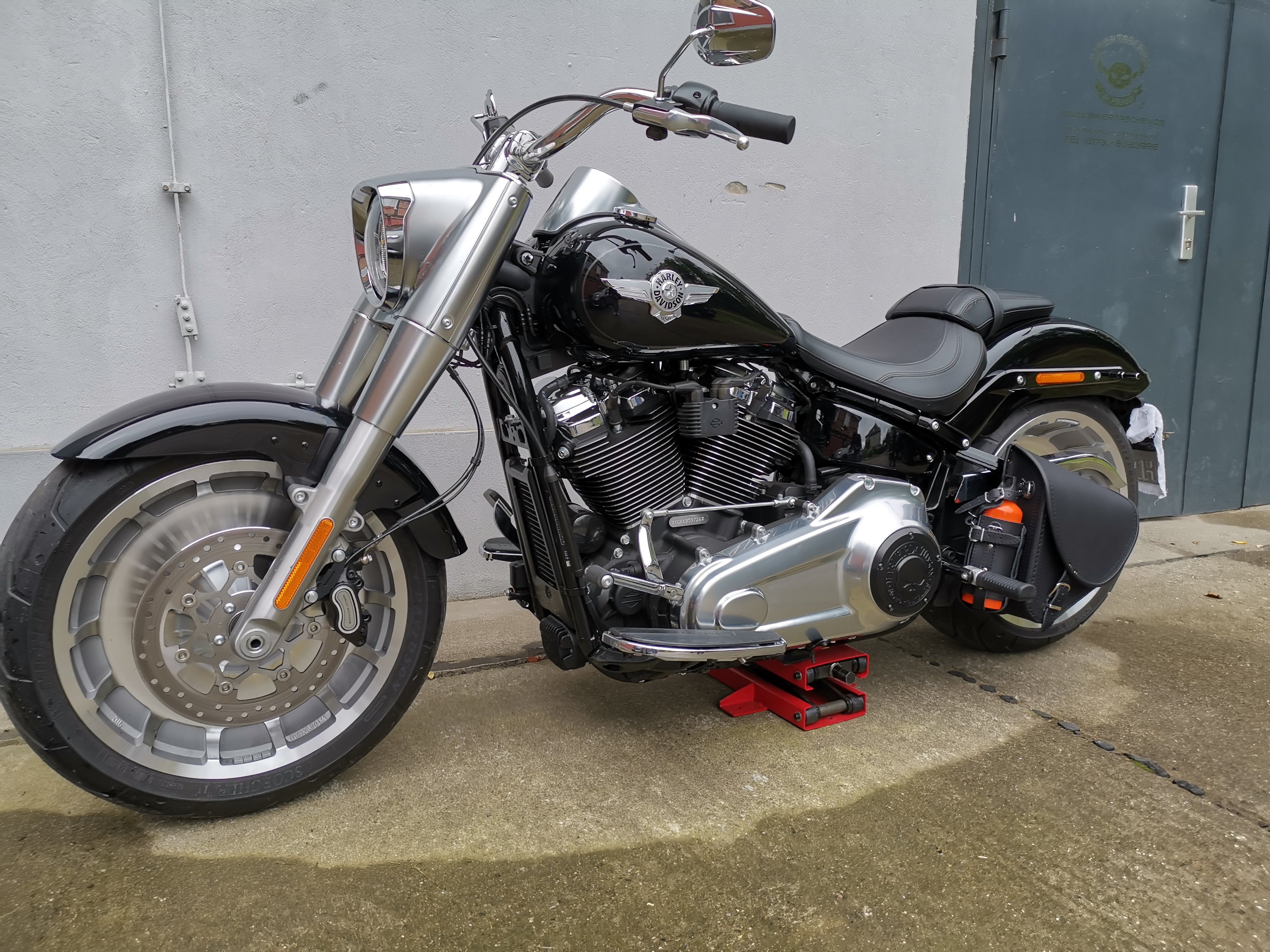 Diablo schwarz Schwingentasche + Schwingenhalter Softail ab 2018