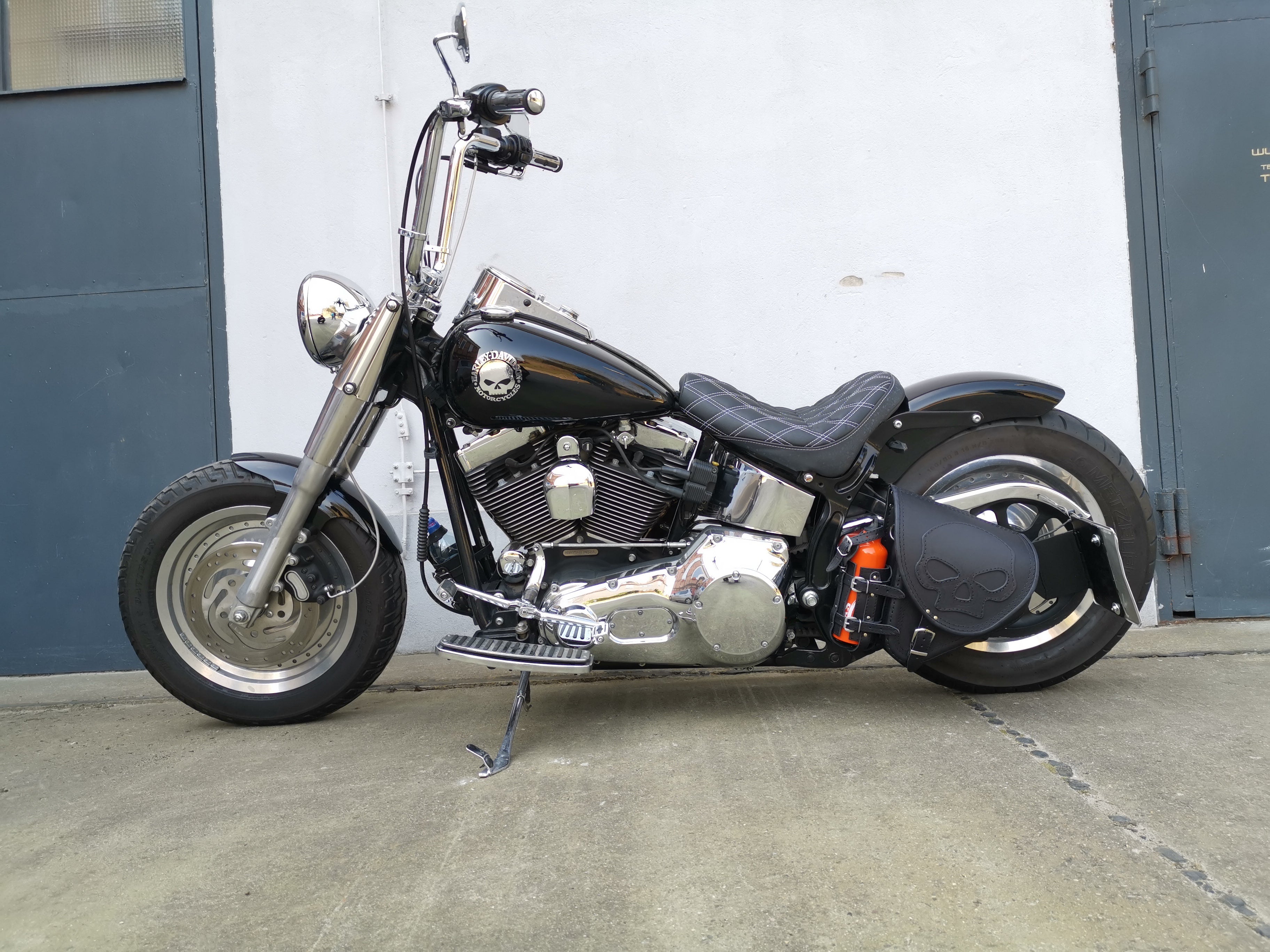 Diablo Skull schwarz Schwingentasche + Schwingenhalter Softail ab 2018