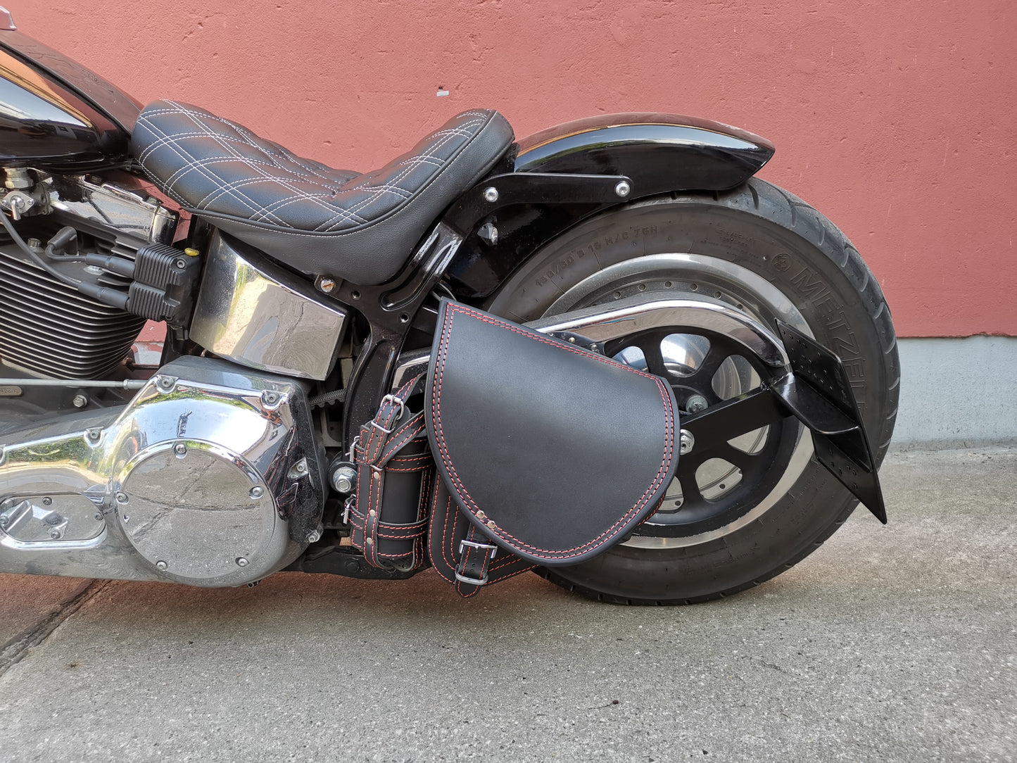 Diablo rot Schwingentasche + Schwingenhalter Softail bis 2017