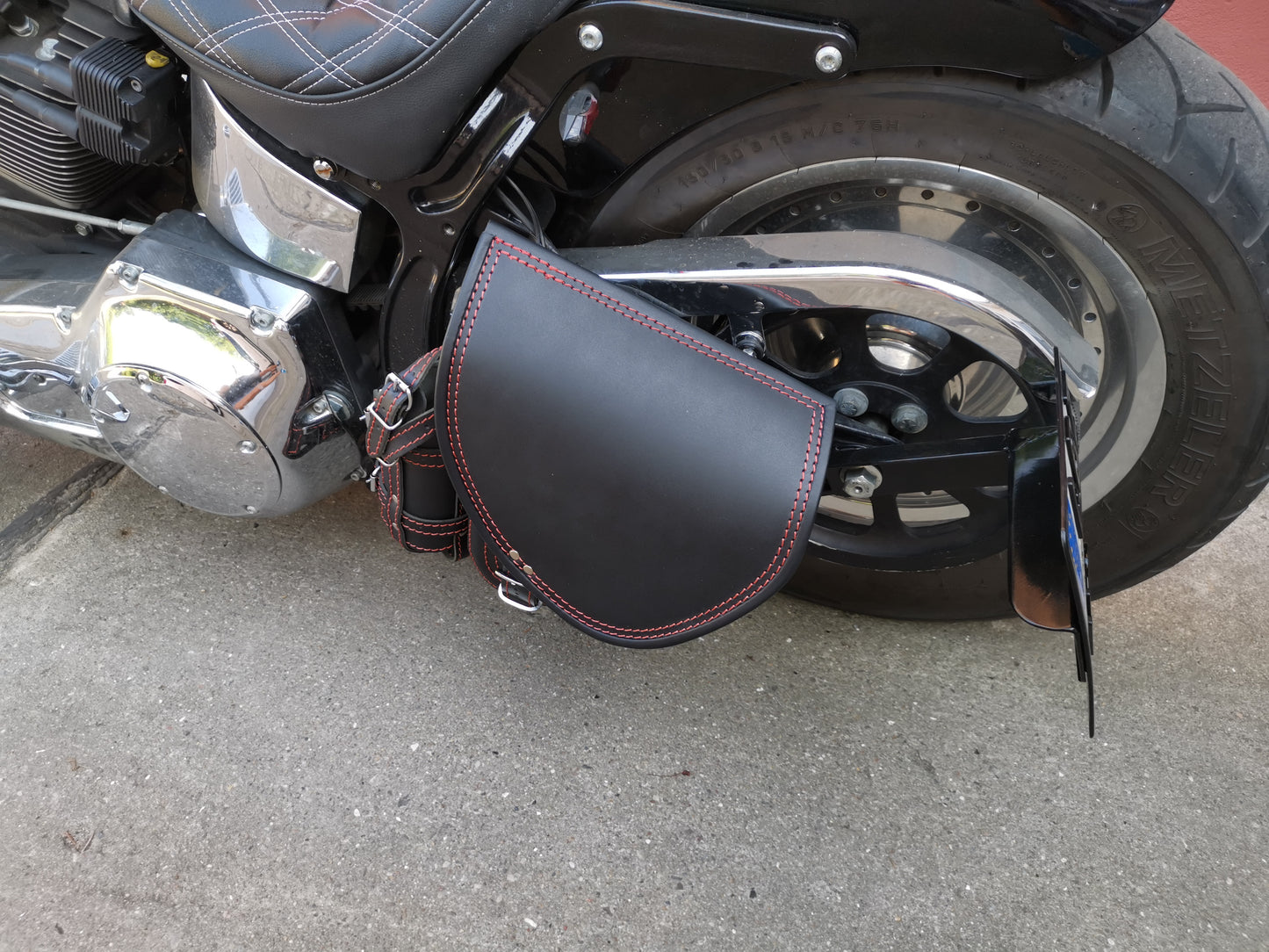 Diablo rot Schwingentasche + Schwingenhalter Softail bis 2017