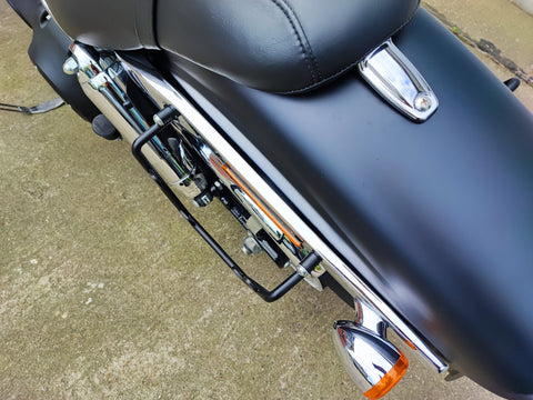 Satteltaschenhalterung für die linke oder rechte Seite passend für Harley-Davidson Fat Bob von 1991-2017