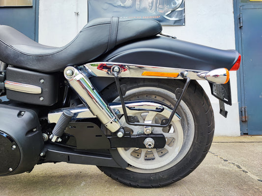 Satteltaschenhalterung für die linke oder rechte Seite passend für Harley-Davidson Fat Bob von 1991-2017