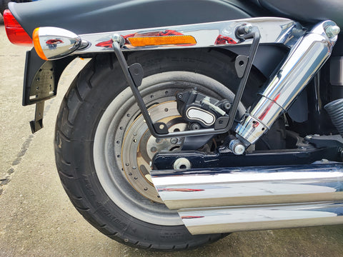 Satteltaschenhalterung für die linke oder rechte Seite passend für Harley-Davidson Fat Bob von 1991-2017
