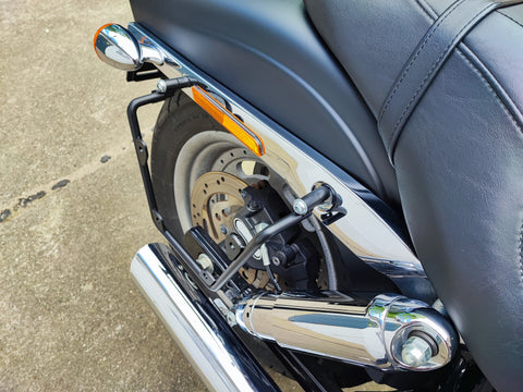 Satteltaschenhalterung für die linke oder rechte Seite passend für Harley-Davidson Fat Bob von 1991-2017