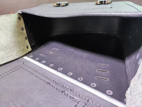 Bullet Blackline Schwingentasche passend für Harley-Davidson Softail