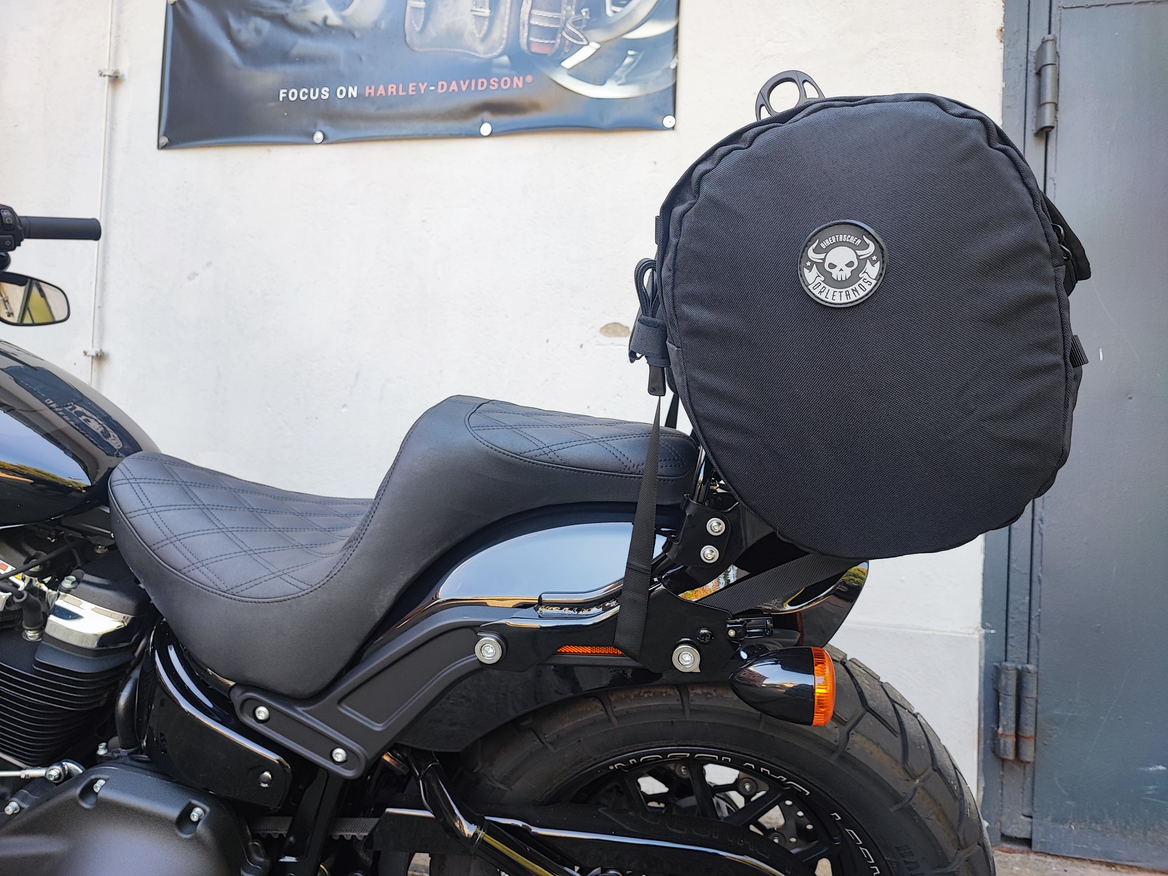 NIGHTTRON SPORT PLUS 38L universelle Reisetasche für Sissybar oder Gepäckträger
