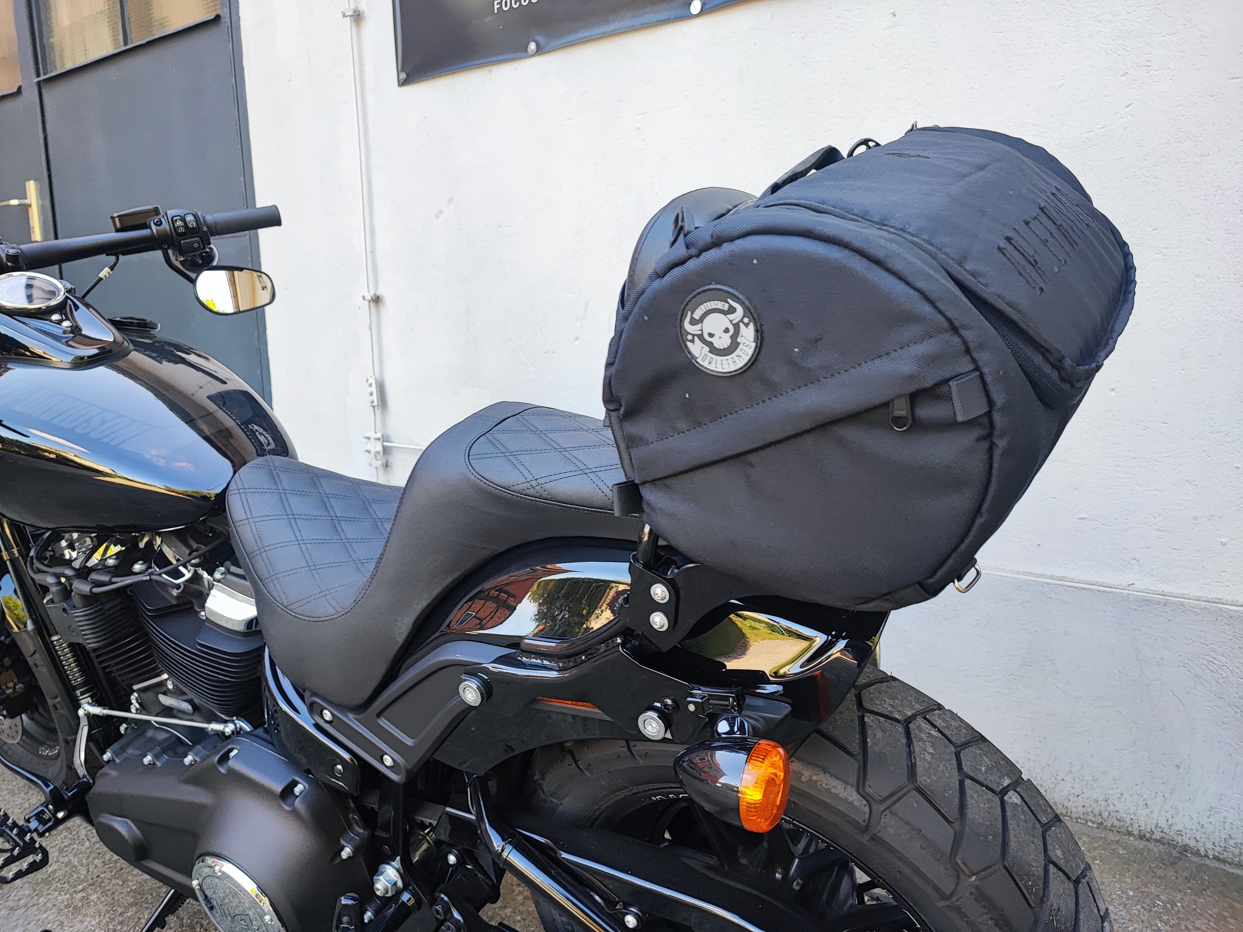 NIGHTTRON SPORT 19L universelle Reisetasche für Sissybar oder Gepäckträger