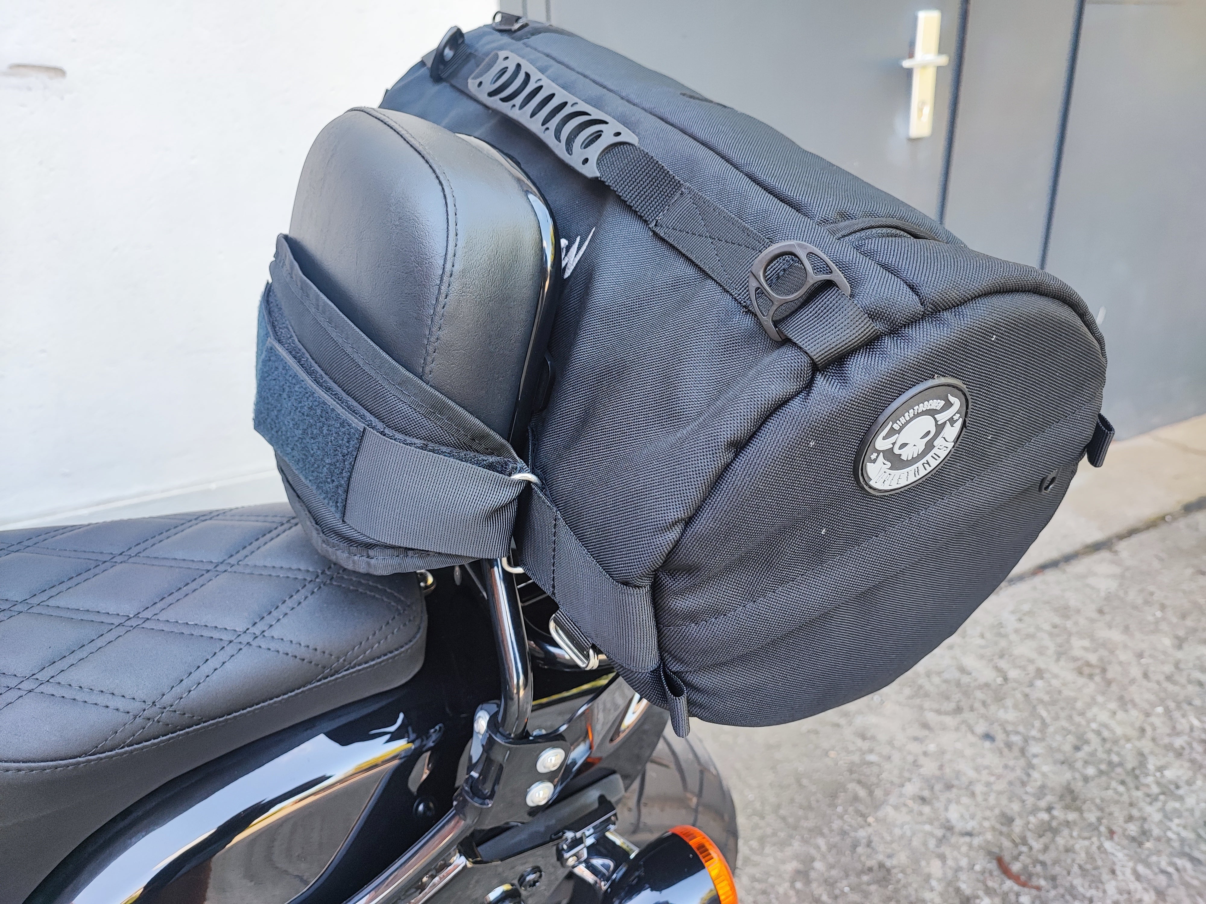 NIGHTTRON SPORT 19L universelle Reisetasche für Sissybar oder Gepäckträger
