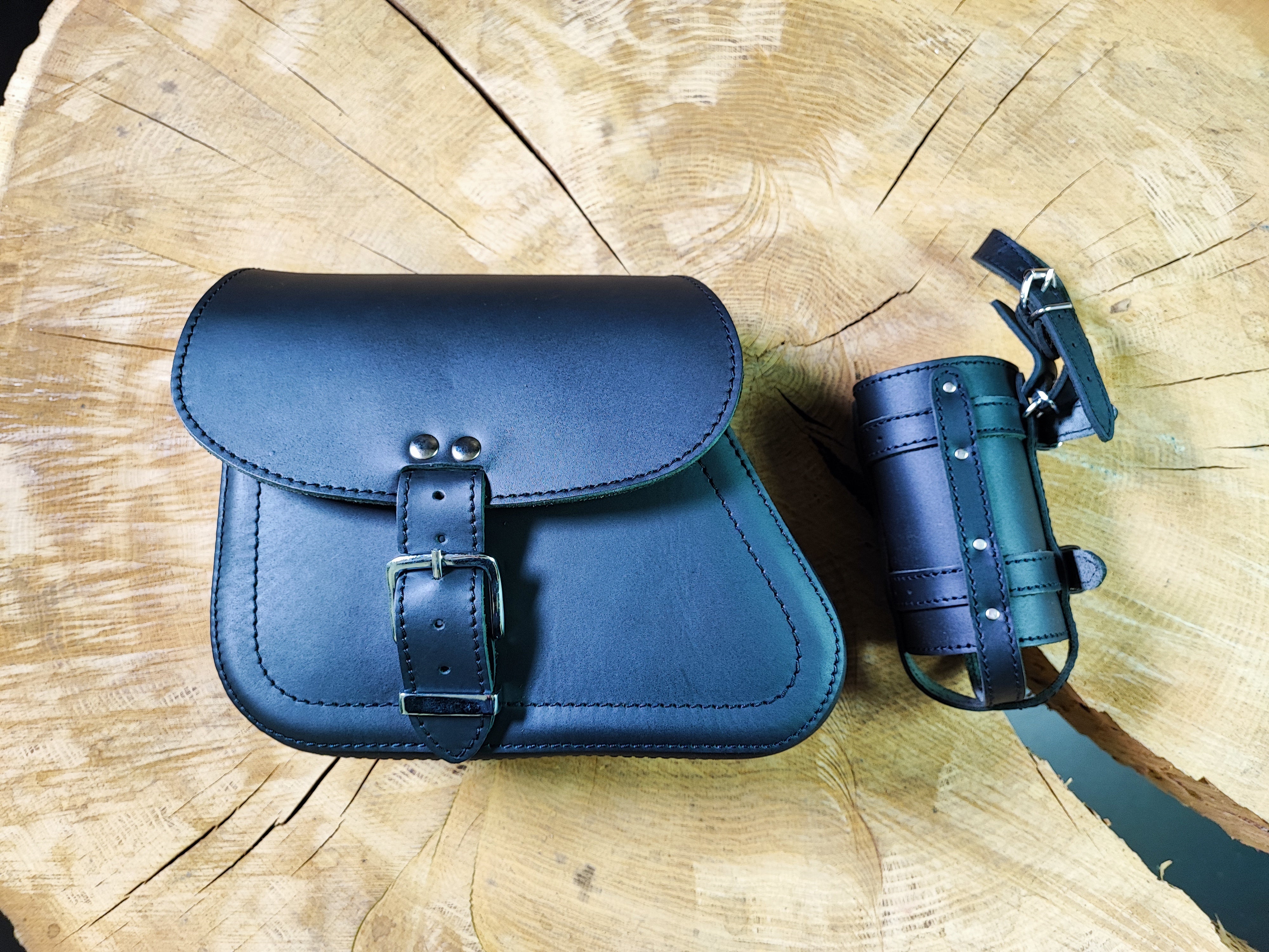 Sporty Clean Schwarz + Halter passend für Sportster Schwingentaschen