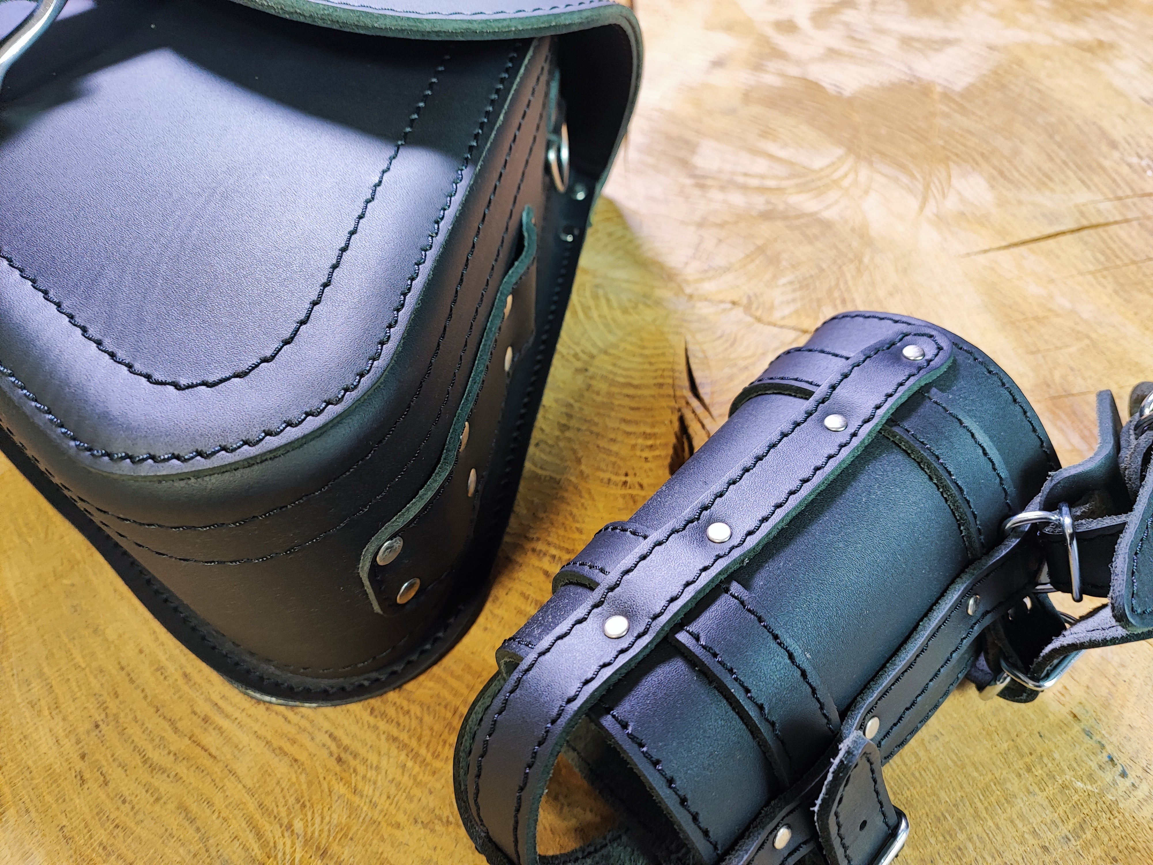 Sporty Clean Schwarz + Halter passend für Sportster Schwingentaschen