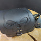 Dyna Skull Schwarz Schwingentasche mit Flaschenhalter passend für Harley-Davidson Street Bob