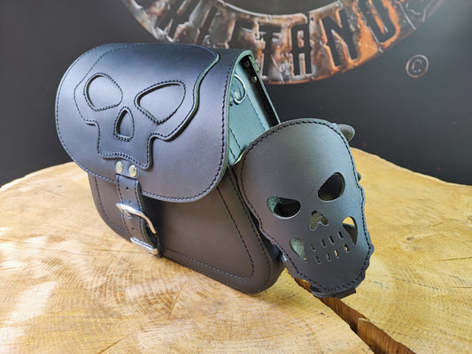 Dyna Skull Schwarz Schwingentasche mit Flaschenhalter passend für Harley-Davidson Street Bob
