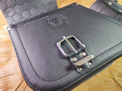 Dyna Comb schwarz Schwingentasche mit Flaschenhalter passend für Harley-Davidson Street Bob