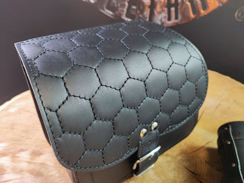 Dyna Comb schwarz Schwingentasche mit Flaschenhalter passend für Harley-Davidson Street Bob