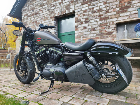 Clean Malteser Blackline Seitentasche mit Flaschenhalter passend für Harley-Davidson Sportster
